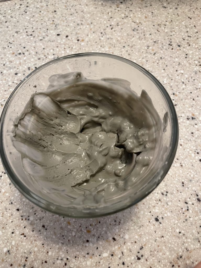 DIY arm pit detox paste in a bowl